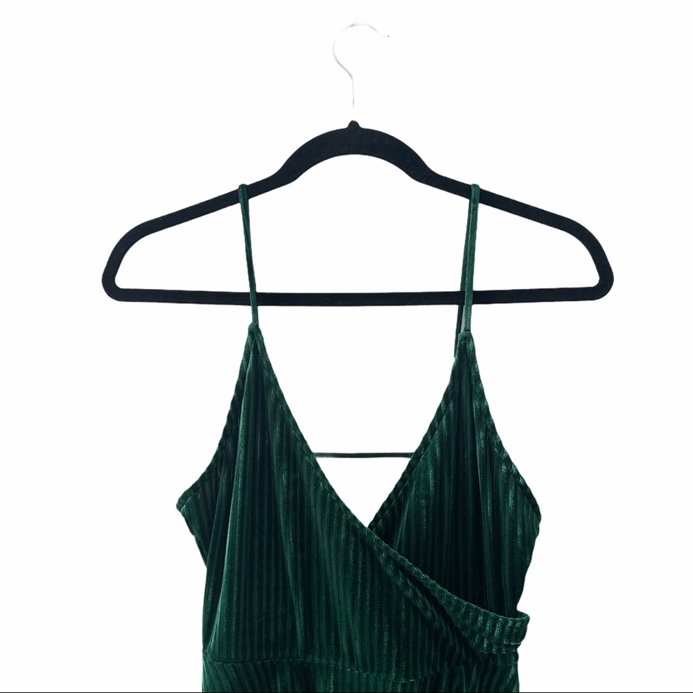 Velvet Emerald Mini Dress Forever 21  | Size M | New with Tags | Baby Doll Style - Picture 2 of 9